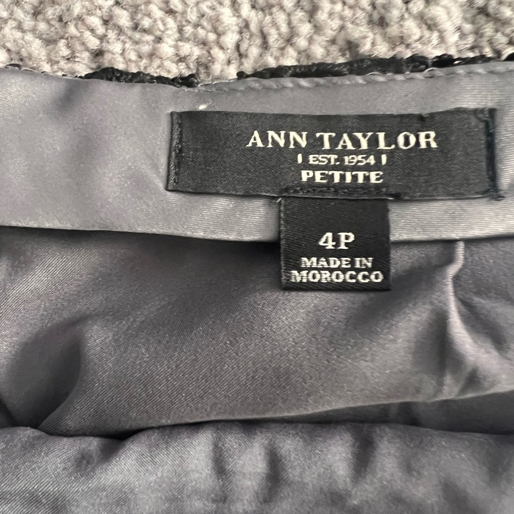 Ann Taylor Black Floral Lace Pencil Skirt - Picture 3 of 5